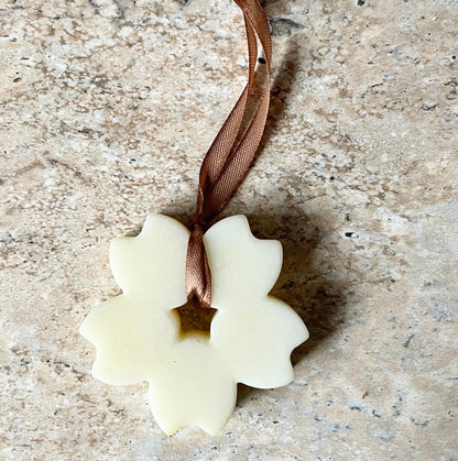 Suspension parfumée flocon- senteur pain d’épices