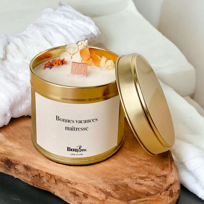 bougie dorée et fleurie de fleurs séchées orange et blanche avec un message de remerciment pour la maitresse d'école