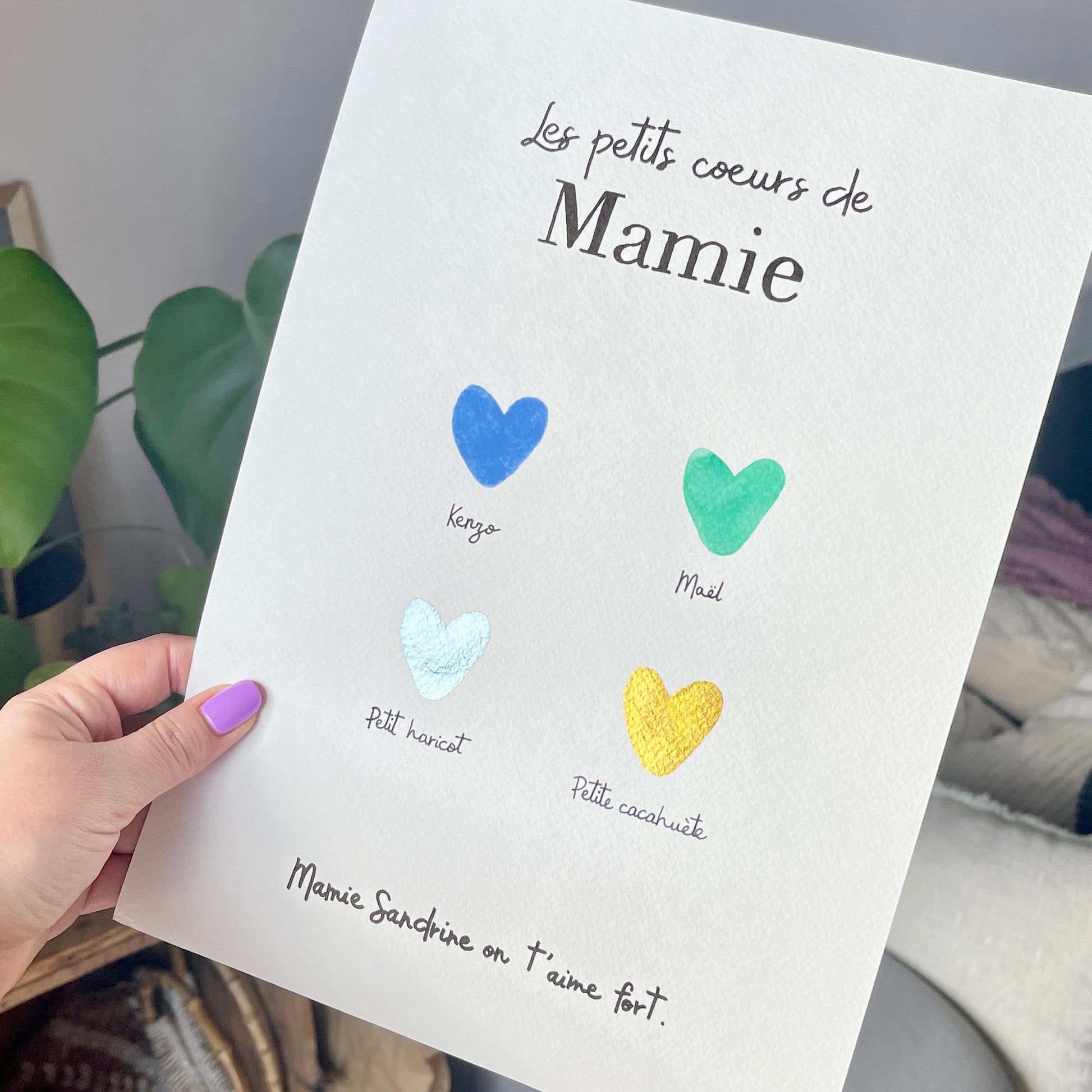 Affiche aquarelle avec quatre cœurs, représentant les enfants d’une famille